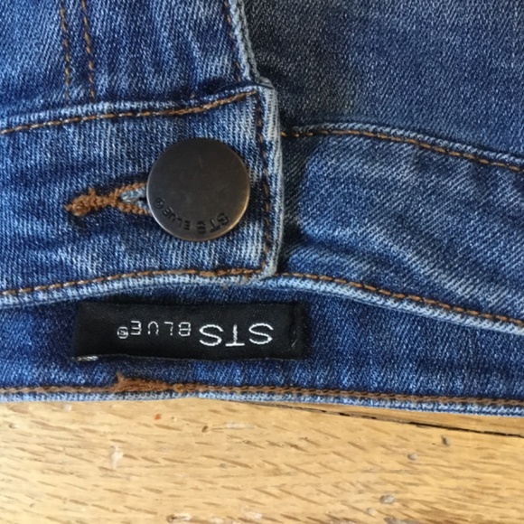 29” STS Blue jean shorts feature a distressed design with a dark blue wash - Picture 2 of 8